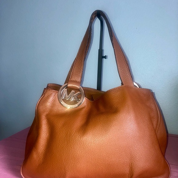 Michael Kors Tan Leather Shoulder Bag with Gold Hardware - Picture 1 of 2